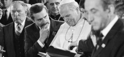 Papež Walesovi nedal ani vodu, psali agenti východoněmecké Stasi