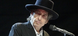 Nobelovu cenu za literaturu získal Bob Dylan. Vytvořil nový způsob poetického vyjádření, ocenila komise 