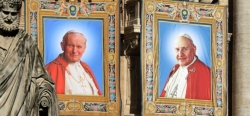 Jan Pavel II. a Jan XXIII. vstoupili mezi svaté