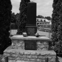 památník utýraným v táboře Trawniki v letech 1939-44