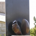 pomník připomínající Mengeleho nelidské pokusy na vězních v Osvětimi