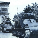 Německé tanky pod Vítězným obloukem (Marcel Mahdal)