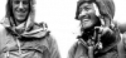 E. Hillary a šerpa Tenzing Norgay stanuli na vrcholu Mount Everestu