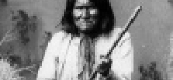 zemřel náčelník Apačů Geronimo