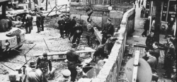 Proč byla postavena Berlínská zeď