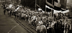 OBRAZEM: Dva miliony lidí spojily ruce a zahájily cestu Pobaltí k nezávislosti