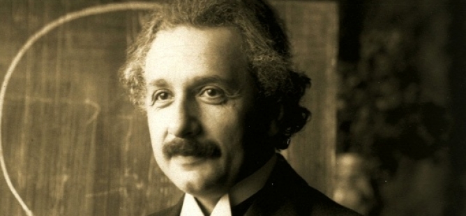 Před 100 lety představil Einstein svou obecnou teorii relativity