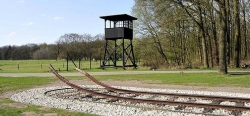 Westerbork a Terezín: porovnání tranzitního tábora a ghetta