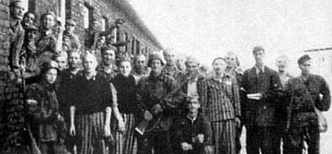 Osvobození koncentračního tábora Gęsiówka během Varšavského povstání v srpnu 1944