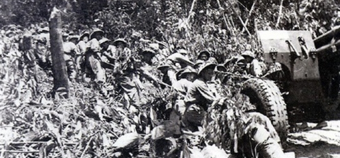 Půda byla pokrytá mrtvolami, líčí vietnamský veterán pád Dien Bien Phu