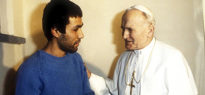 Od atentátu na Jana Pavla II. uplynulo 35 let. Ağca je už šestým rokem na svobodě