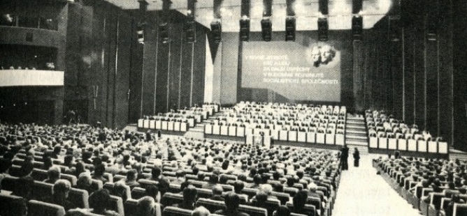 Normalizace let 1969-1981 na stránkách tehdejší učebnice dějepisu (1983)