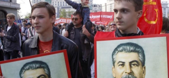 Stalinův teror? Jen pro 18+. Ruští cenzoři škrtli 'nebezpečnou' učebnici o represích za krutovlády 