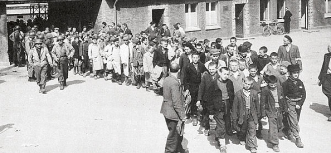 Vězeň z koncentráku Antonín Kalina zachránil tisíc židovských dětí. Česká televize o něm uvede dokument