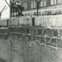 Zeď třetí generace (od konce 60. let) se skládala z několika sériově vyráběných panelů (Postupimské náměstí v roce 1976).