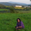 Helene Ritchie ve Volyni v roce 2012 - nad Kváskovicemi u Dřešínka, v této vsi přežil obraz Fantlových