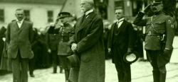 Masarykův projev k desátému výročí republiky a úvahy o demokracii	 
