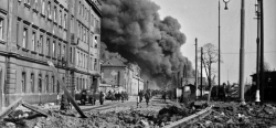 Úder na Květnou neděli. Bomby v Praze ničily továrny, letiště i domy