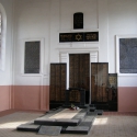 Interiér modlitebny na Novém židovském hřbitově v Uherském Brodě
